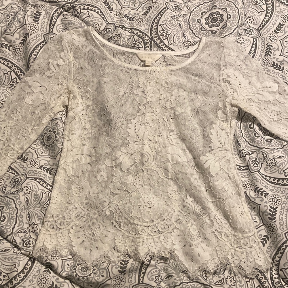 Adiva, size XS, white lace shirt.